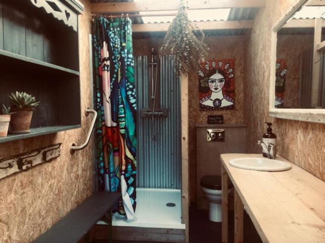 The Oaks Glamping - Magpie Half Shepherds Hut Hotell Colkirk Exteriör bild