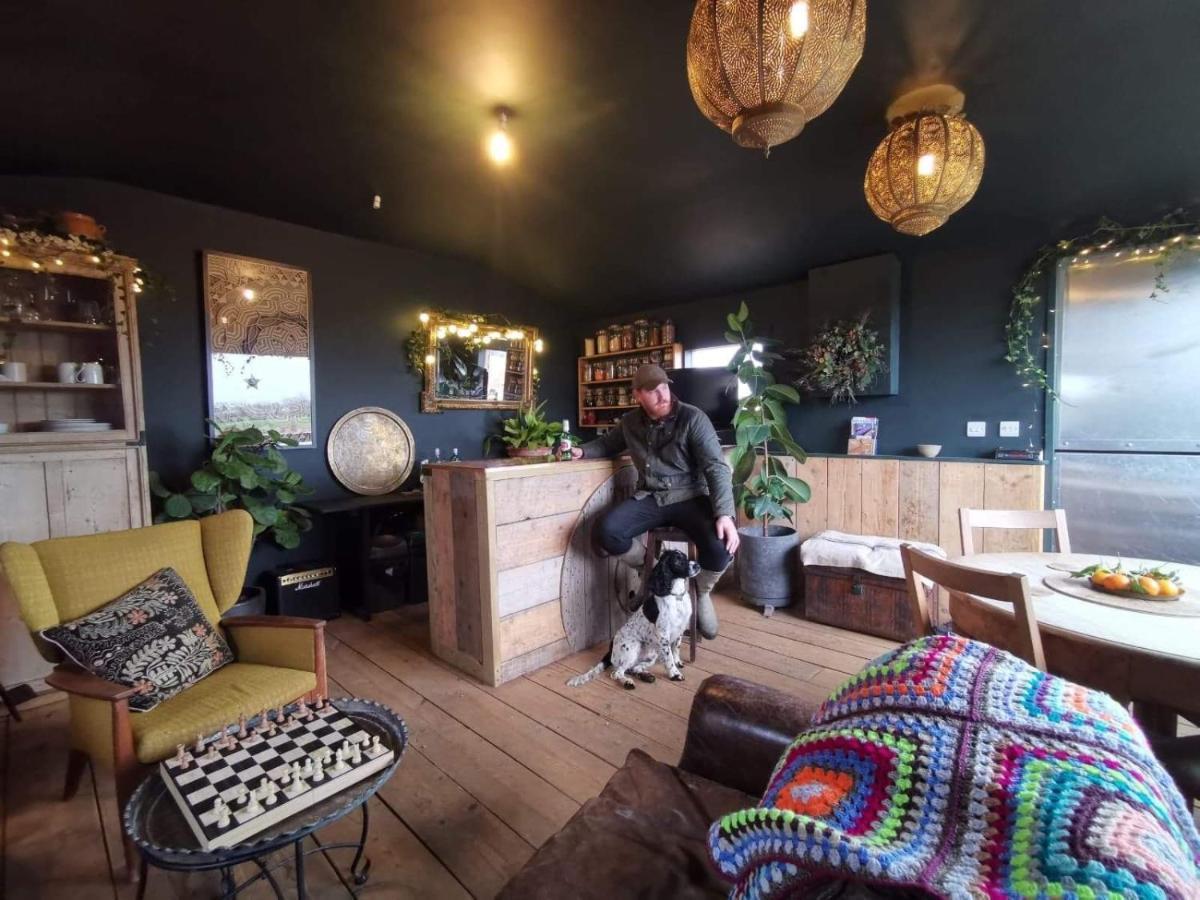 The Oaks Glamping - Magpie Half Shepherds Hut Hotell Colkirk Exteriör bild